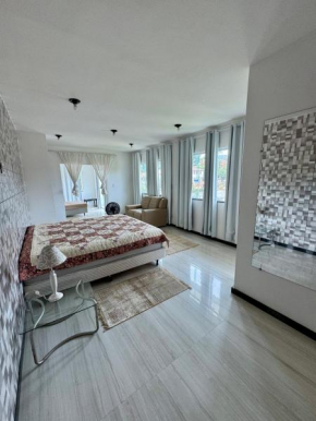 Casa prox Centro piscina e academia e 1 king size